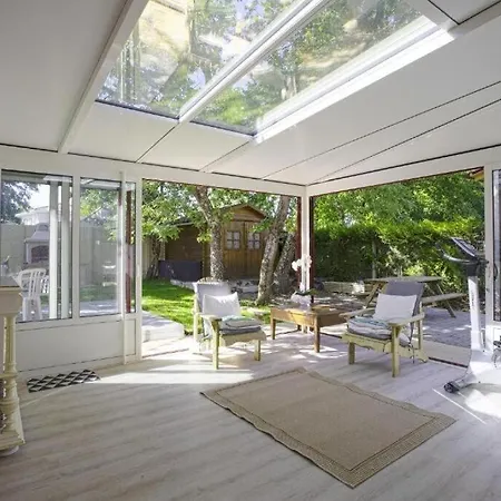 Semesterbostad Robert Shumann, A 700 M De La *